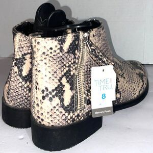 Time and Tru Faux Snakeskin Zip Boot Size 8 Memory Foam New With Tags